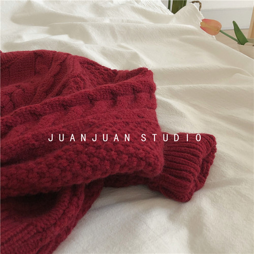 復古短款麻花毛衣開衫女厚2023秋冬新年酒紅寬松牛角釦針織衫外套