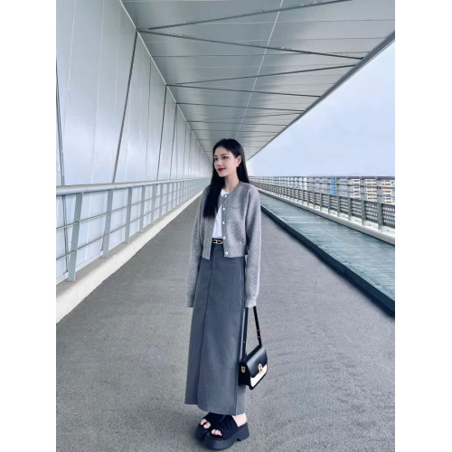 韓系穿搭灰色軟糯針織開衫女早秋季短款氣質慵懶風小個子毛衣外套 韓系穿搭灰色軟糯針織開衫女早秋季短款氣質慵懶風小個子毛衣外套