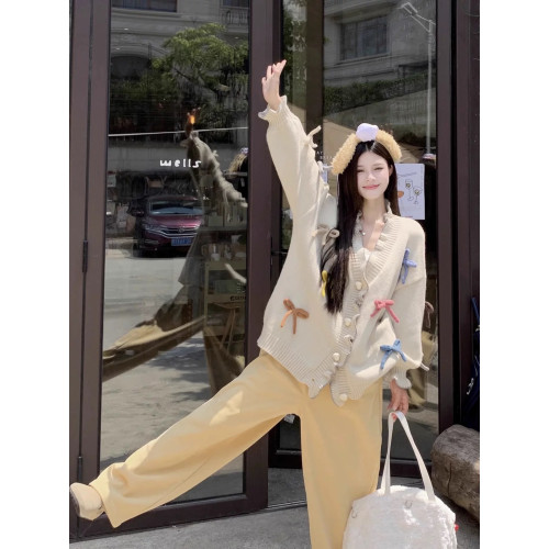 2025秋冬新款韓版寬松慵懶風蝴蝶結針織毛衣女設計感小衆上衣 2025秋冬新款韓版寬松慵懶風蝴蝶結針織毛衣女設計感小衆上衣