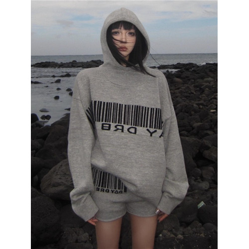 美式復古慵懶風灰色字母連帽衛衣女秋冬季高腰顯瘦毛衣短褲兩件套 美式復古慵懶風灰色字母連帽衛衣女秋冬季高腰顯瘦毛衣短褲兩件套