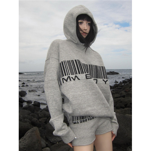 美式復古慵懶風灰色字母連帽衛衣女秋冬季高腰顯瘦毛衣短褲兩件套 美式復古慵懶風灰色字母連帽衛衣女秋冬季高腰顯瘦毛衣短褲兩件套