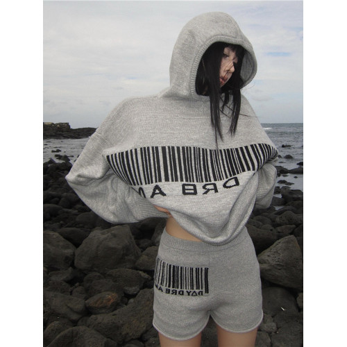 美式復古慵懶風灰色字母連帽衛衣女秋冬季高腰顯瘦毛衣短褲兩件套 美式復古慵懶風灰色字母連帽衛衣女秋冬季高腰顯瘦毛衣短褲兩件套