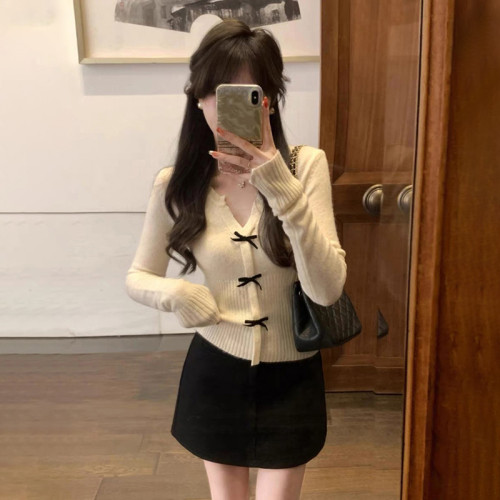 早秋穿搭蝴蝶結紅色毛衣女秋冬季2025慵嬾高級感內搭打底針織上衣