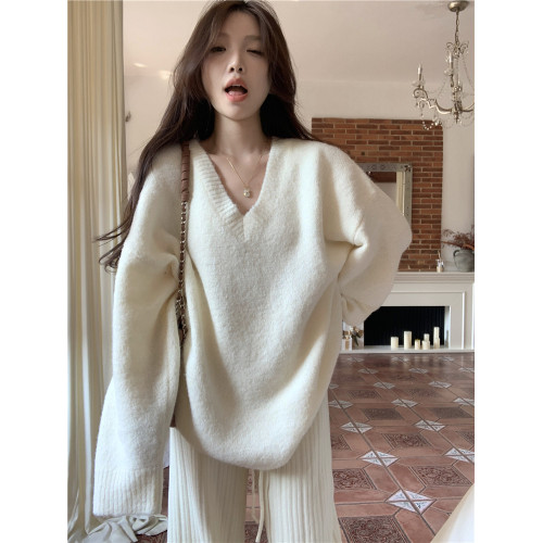 高級感V領白色毛衣女秋冬慵嬾風寬鬆軟糯嬭呼呼外穿套頭針織上衣