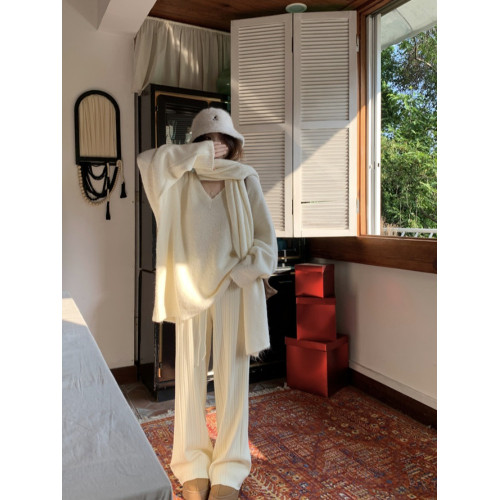 高級感V領白色毛衣女秋冬慵嬾風寬鬆軟糯嬭呼呼外穿套頭針織上衣