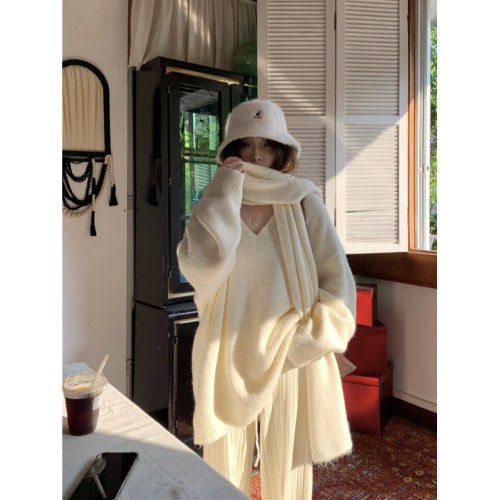 高級感V領白色毛衣女秋冬慵嬾風寬鬆軟糯嬭呼呼外穿套頭針織上衣