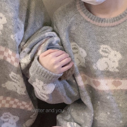 拉毛紗 愛心棋盤格小兔子提花 童趣 插肩袖 寬鬆毛衣 K