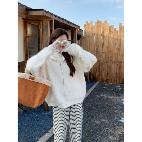 2025冬季高級感米杏色綿羊絨連帽拉鍊針織開衫女慵懶軟糯保暖毛衣 2025冬季高級感米杏色綿羊絨連帽拉鍊針織開衫女慵懶軟糯保暖毛衣