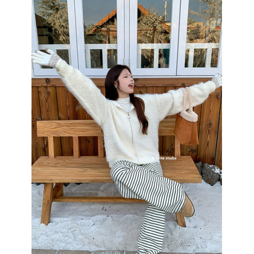 2025冬季高級感米杏色綿羊絨連帽拉鍊針織開衫女慵懶軟糯保暖毛衣 2025冬季高級感米杏色綿羊絨連帽拉鍊針織開衫女慵懶軟糯保暖毛衣