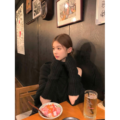 韓系純欲高領毛衣女秋冬新款設計感不規則慵懶風露肩氣質針織上衣 韓系純欲高領毛衣女秋冬新款設計感不規則慵懶風露肩氣質針織上衣