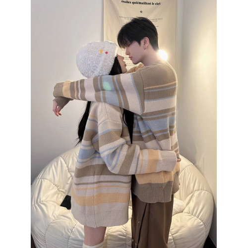 港風情侶裝條紋毛衣秋冬款2025新款不一樣高級感復古慵懶風針織衫 港風情侶裝條紋毛衣秋冬款2025新款不一樣高級感復古慵懶風針織衫