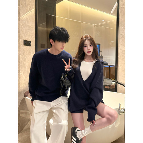 松弛感情侶裝毛衣秋冬季慵懶風簡約大V領坑條針織衫短褲休閒套裝