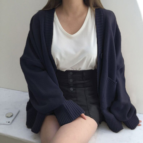 韓國秋冬V領藏青色針織開衫寬松外穿卡其色慵懶風黑色毛衣外套女 韓國秋冬V領藏青色針織開衫寬松外穿卡其色慵懶風黑色毛衣外套女