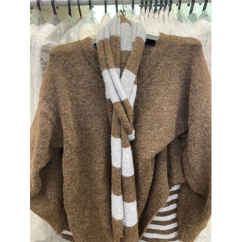 韓系新款小個子慵懶套裝女時尚寬松V領毛衣+條紋針織短褲配圍脖潮 韓系新款小個子慵懶套裝女時尚寬松V領毛衣+條紋針織短褲配圍脖潮