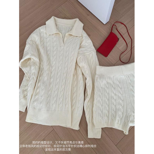 阿肉Ree 慵懶風毛衣套裝女秋冬麻花v領寬松針織上衣+短褲兩件套 阿肉Ree 慵懶風毛衣套裝女秋冬麻花v領寬松針織上衣+短褲兩件套