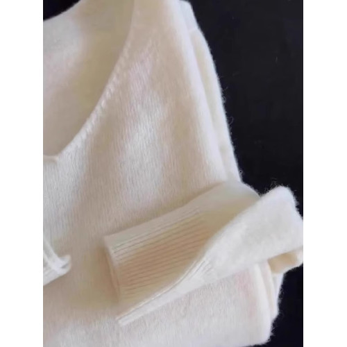 白色軟糯浣熊絨寬松v領百搭針織衫毛衣女打底2024秋冬季內搭 白色軟糯浣熊絨寬松v領百搭針織衫毛衣女打底2024秋冬季內搭