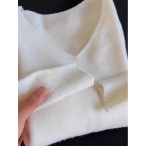 白色軟糯浣熊絨寬松v領百搭針織衫毛衣女打底2024秋冬季內搭 白色軟糯浣熊絨寬松v領百搭針織衫毛衣女打底2024秋冬季內搭