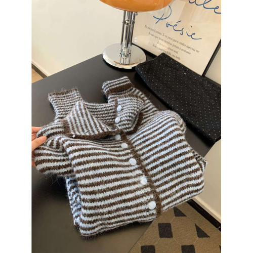 2025秋冬撞色條紋短款外套女新款軟糯慵懶內搭高領釦子毛衣 2025秋冬撞色條紋短款外套女新款軟糯慵懶內搭高領釦子毛衣