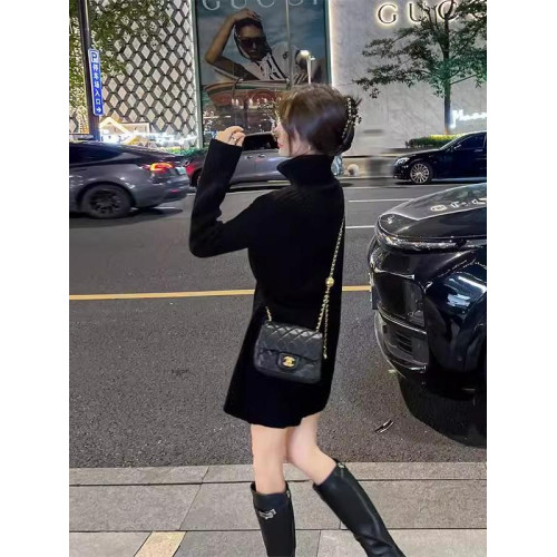 高領針織連衣裙女2025年秋冬季新款配大衣中長款內搭打底毛衣裙子