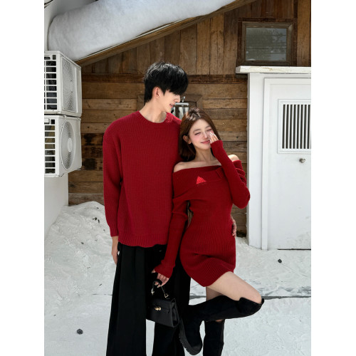 情侶裝秋冬高級感紅色毛衣男女訂婚跨年一字肩針織連衣裙一衣一裙