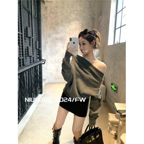 NIUGUGU 法式斜領露肩長袖針織衫女2025秋氣質軟糯簡約套頭毛衣