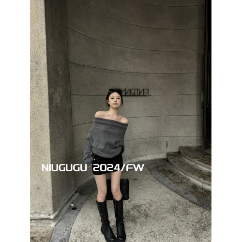 NIUGUGU 法式斜領露肩長袖針織衫女2025秋氣質軟糯簡約套頭毛衣