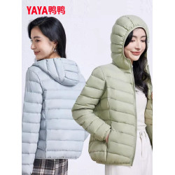 鴨鴨官方旗艦店輕薄款連帽羽絨服女冬新款輕便90鴨絨保暖內膽外套