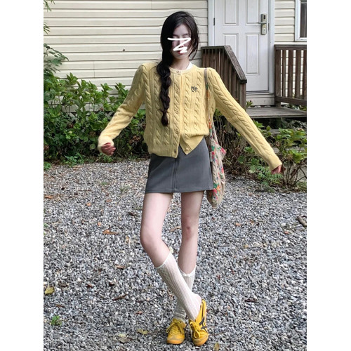 韓系復古短款上衣慵嬾高級感黃色針織開衫毛衣外套女秋冬2026新款