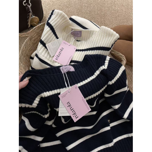 露思同款 韓代@rolaro*a 11%羊毛 一字領可露肩條紋針織短款毛衣