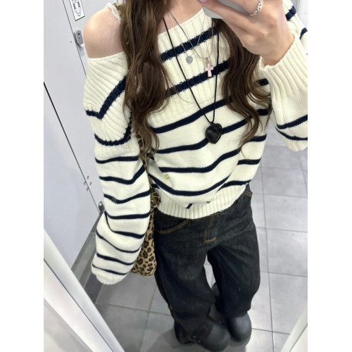 露思同款 韓代@rolaro*a 11%羊毛 一字領可露肩條紋針織短款毛衣