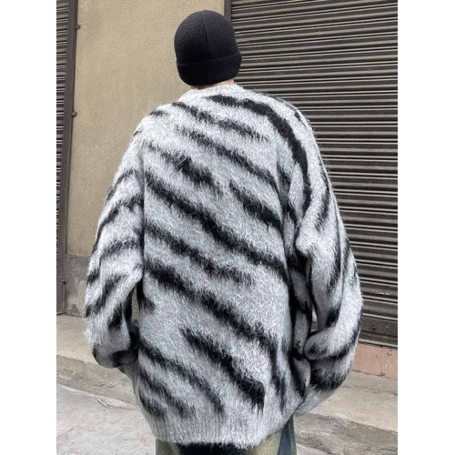 秋冬水貂絨條紋毛衣男圓領套頭休閒潮牌日系復古痞帥青少年針織衫