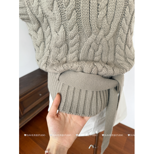 玖月伍粗針編織立體大麻花高領小飛袖腰帶絞花毛衣背心雙色可選