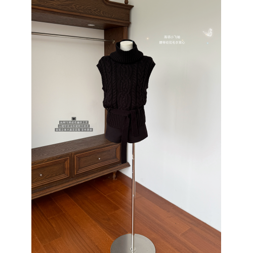 玖月伍粗針編織立體大麻花高領小飛袖腰帶絞花毛衣背心雙色可選