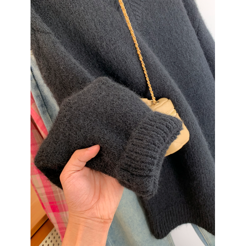 黑色浣熊絨v領套頭毛衣女春季2026新款慵懶風軟糯加厚打底針織衫