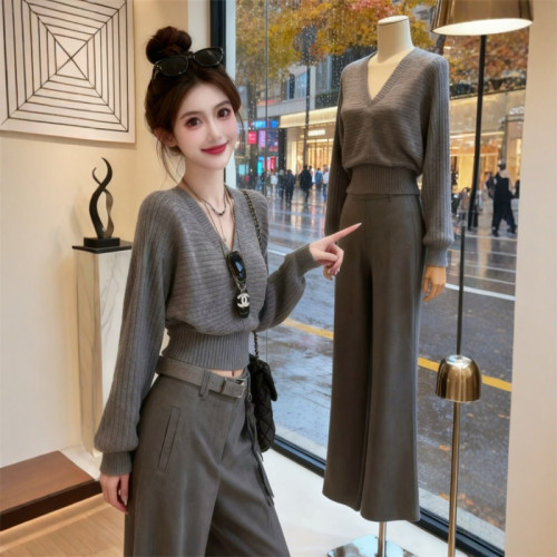 灰色V領收腰短款毛衣女春季高級感韓系慵懶顯瘦針織衫內搭小上衣