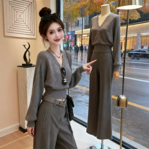灰色V領收腰短款毛衣女春季高級感韓系慵懶顯瘦針織衫內搭小上衣