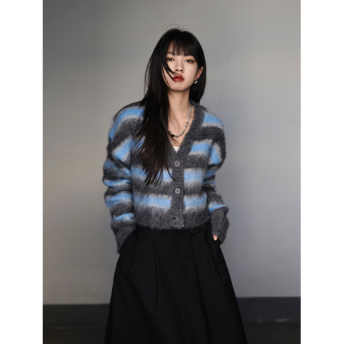 呆毛 復古慵懶風V領條紋馬海毛毛衣外套女秋冬短款針織開衫上衣 呆毛 復古慵懶風V領條紋馬海毛毛衣外套女秋冬短款針織開衫上衣