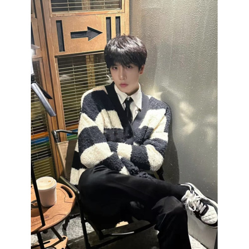 撞色條紋毛衣男冬季日系復古仿貂毛慵懶針織衫高級感軟糯開衫外套 撞色條紋毛衣男冬季日系復古仿貂毛慵懶針織衫高級感軟糯開衫外套