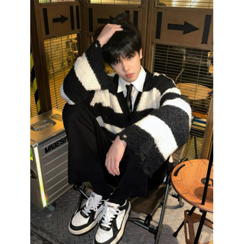 撞色條紋毛衣男冬季日系復古仿貂毛慵懶針織衫高級感軟糯開衫外套 撞色條紋毛衣男冬季日系復古仿貂毛慵懶針織衫高級感軟糯開衫外套