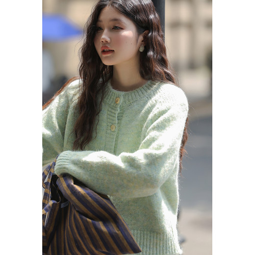 覔定 綠色針織毛衣開衫女秋冬慵嬾風小個子絕美韓系圓領軟糯上衣