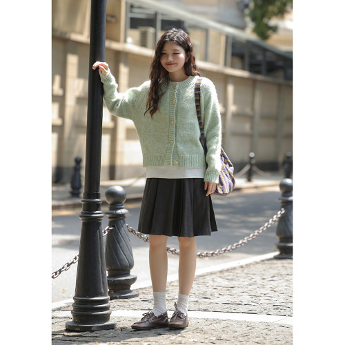 覔定 綠色針織毛衣開衫女秋冬慵嬾風小個子絕美韓系圓領軟糯上衣