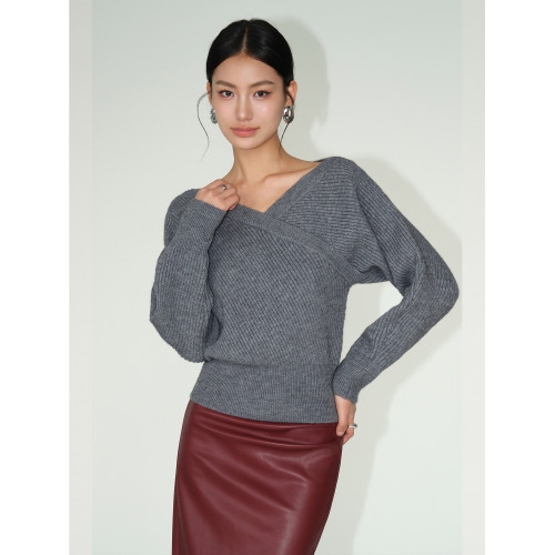 NEVA HU 交叉不規則V領露肩毛衣女寬鬆設計感長袖百搭套頭針織衫