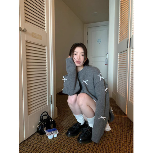 miu系蝴蝶結圓領毛衣外套女秋冬寬松慵懶風復古高知加厚針織開衫 miu系蝴蝶結圓領毛衣外套女秋冬寬松慵懶風復古高知加厚針織開衫