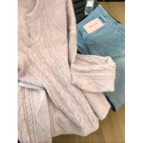 寬松大碼輕奢高級貨粉紫色麻花V領針織上衣女冬季慵懶風洋氣毛衣