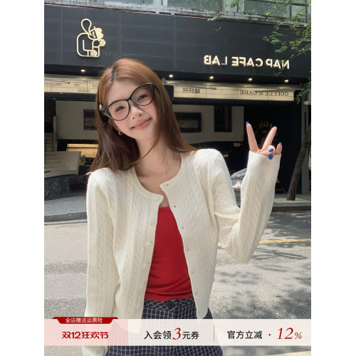 蘇三三白色麻花毛衣外套女2025新款針織開衫韓系早秋穿搭春秋上衣