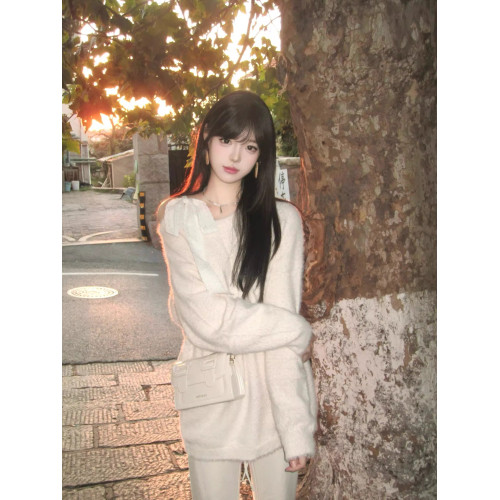 軟糯糯蝴蝶露肩毛衣女秋冬新款設計感拼接寬松慵懶風氣質針織上衣