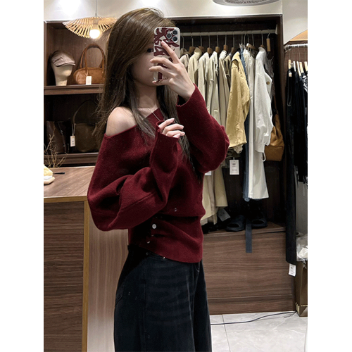 韓系復古紅色一字肩長袖毛衣女秋季高級感氣質顯瘦斜肩針織上衣潮