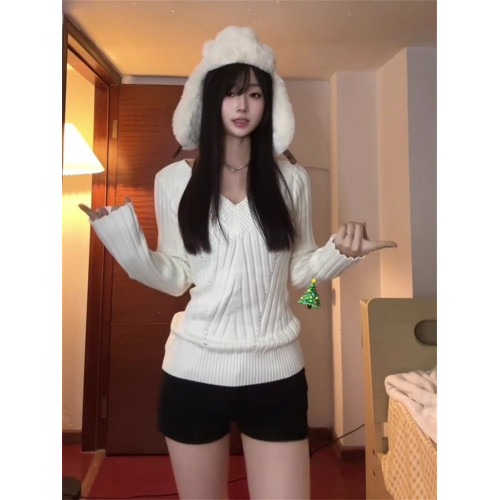 白色V領長袖針織衫女裝秋冬季毛衣設計感修身收腰內搭打底衫上衣 白色V領長袖針織衫女裝秋冬季毛衣設計感修身收腰內搭打底衫上衣