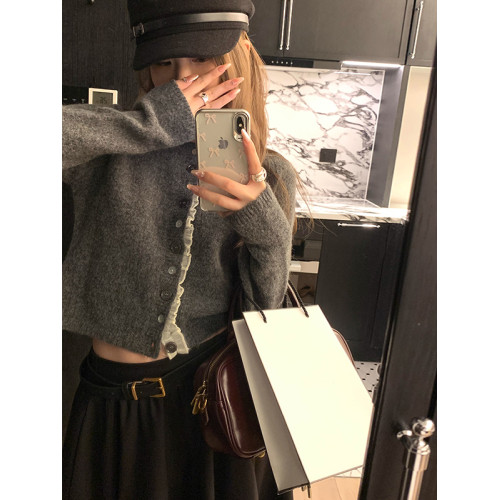 韓系灰色短款圓領花邊拼接毛衣2025秋設計感寬松針織開衫短毛衣女 韓系灰色短款圓領花邊拼接毛衣2025秋設計感寬松針織開衫短毛衣女