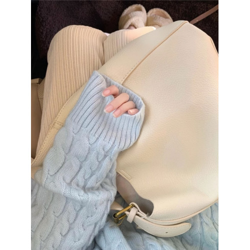 2023新款v領奶藍色軟糯麻花毛衣女秋冬內搭慵懶風高級感寬松加厚 2023新款v領奶藍色軟糯麻花毛衣女秋冬內搭慵懶風高級感寬松加厚